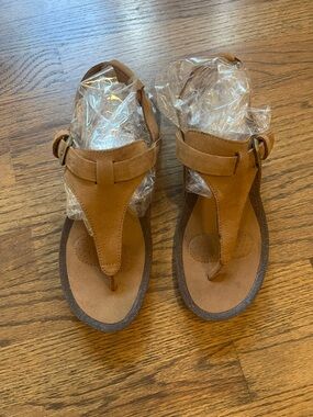 NWOT Teva Women's Brown T-Strap Buckle Sandals size 10 Comfort Touring outdoors